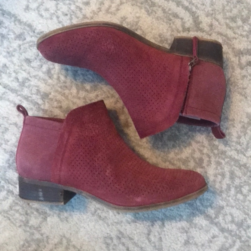Toms suede booties